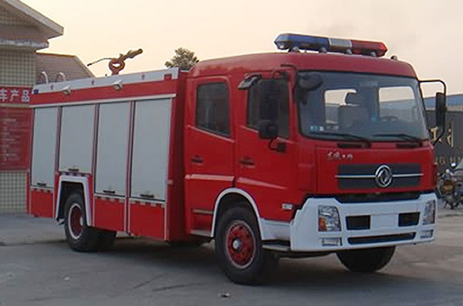 東風(fēng)天錦水罐消防車(chē)