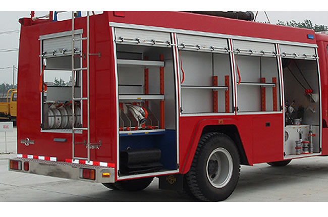 東風(fēng)天錦水罐消防車(chē)車(chē)箱結(jié)構(gòu)圖片