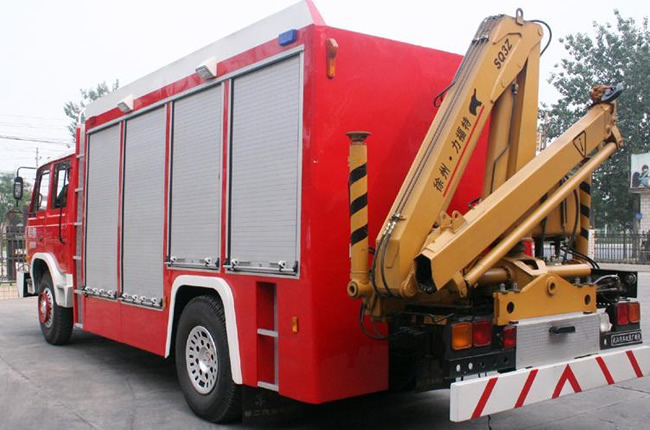 東風(fēng)153搶險(xiǎn)救援消防車尾部展示圖片