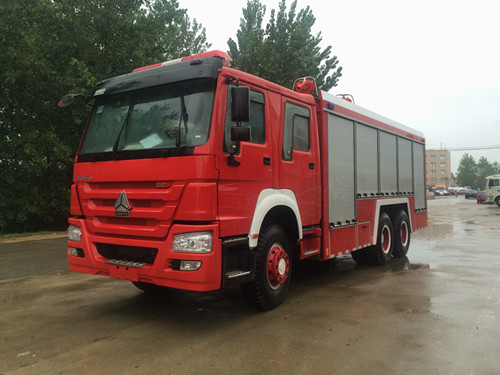 重汽單橋干粉消防車