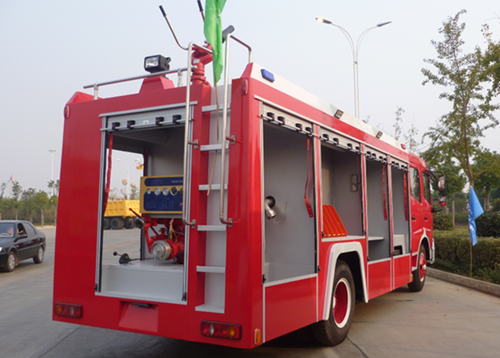 東風(fēng)天錦單橋水罐消防車正側(cè)面圖片