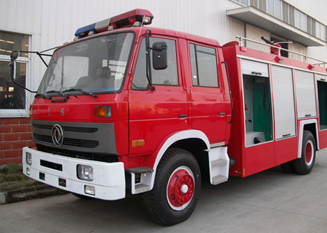 東風(fēng)153干粉消防車頭部側(cè)面圖片