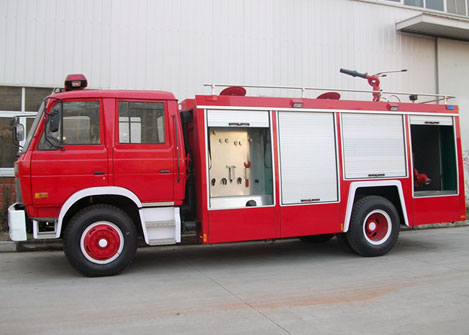 東風(fēng)153干粉消防車側(cè)面展示圖片